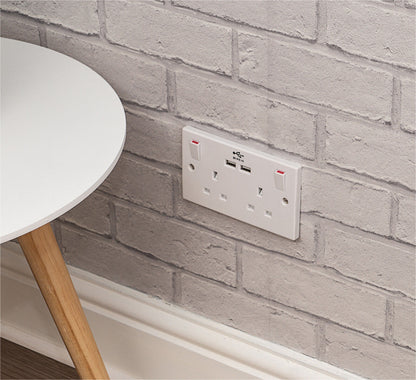 UK Double Socket USB 13A Electric Wall Plug with 2 USB Outlets 2.1A &